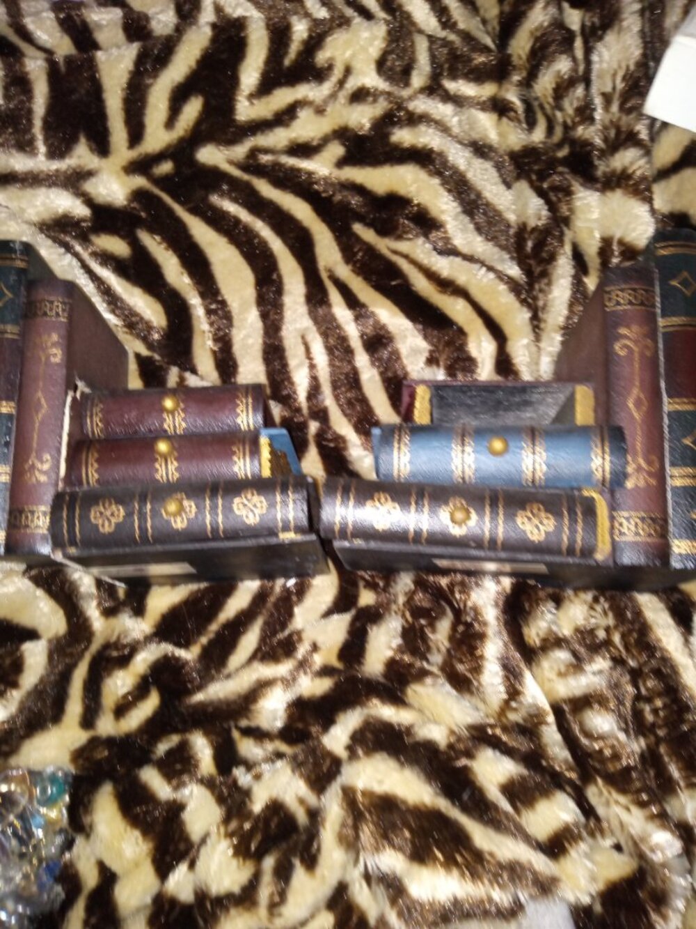 Bookshelf drawers decor
